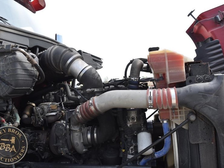 2014-peterbilt-579-image-30