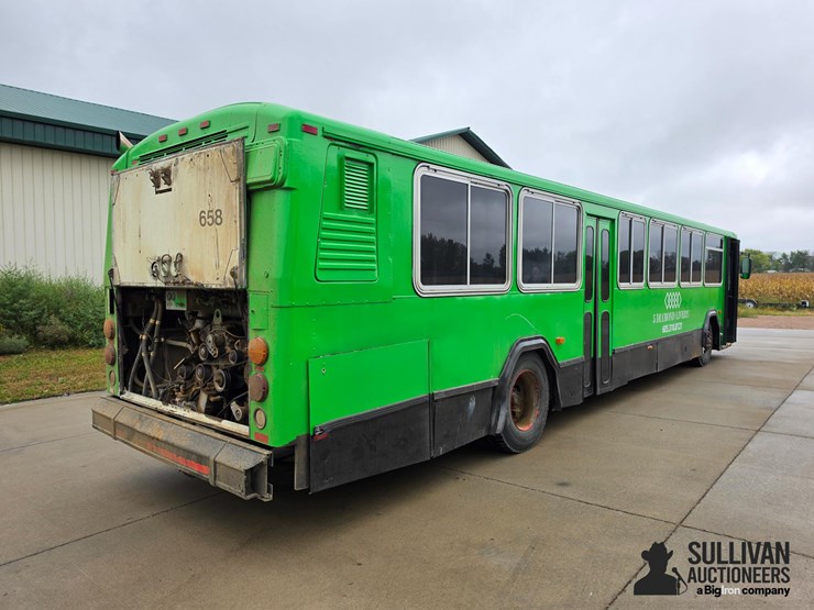 2000-gillig-party-bus-image-5