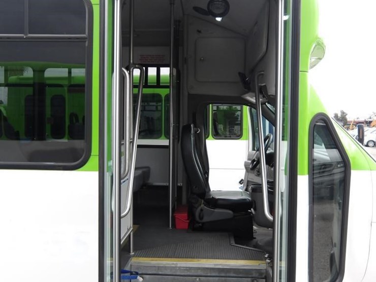 2016-ford-e450-image-13