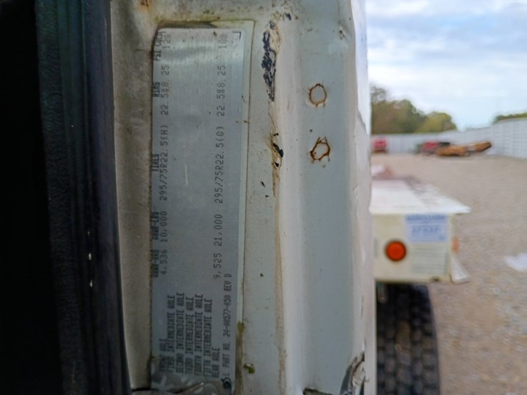 2003-freightliner-fl106-image-34