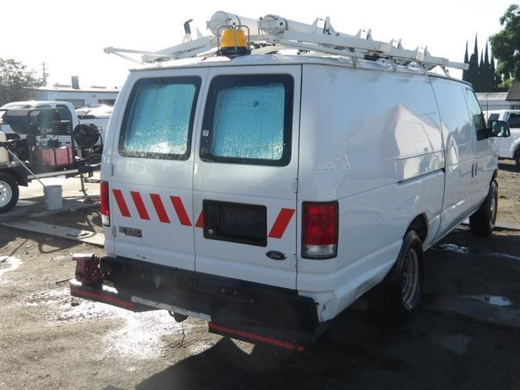 2002-ford-e350-image-3