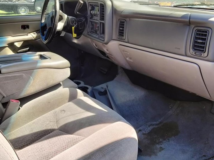 2004-chevrolet-tahoe-image-7