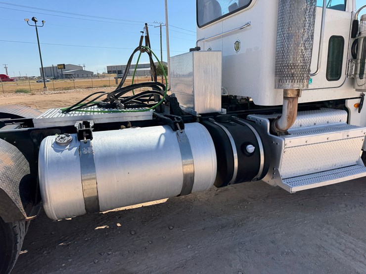 2012-peterbilt-367-image-6