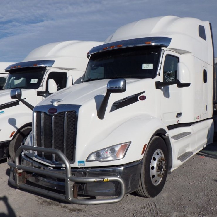 2023 PETERBILT 579