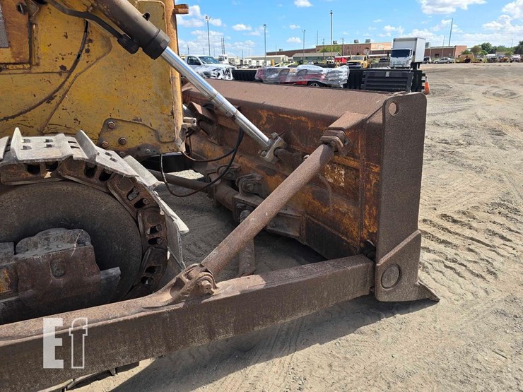caterpillar-d6d-image-11