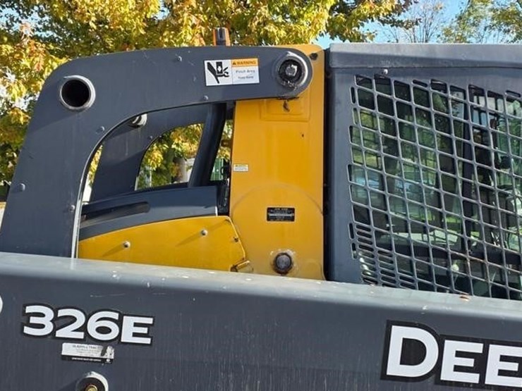 2015-deere-326e-image-16