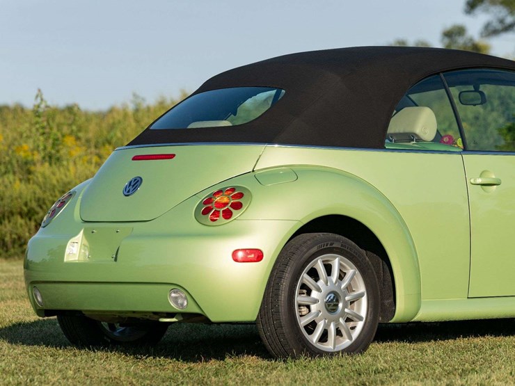 2005-volkswagen-new-beetle-gls-convertible-16,500-original-miles-image-7