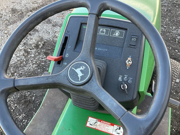 john-deere-240-image-16