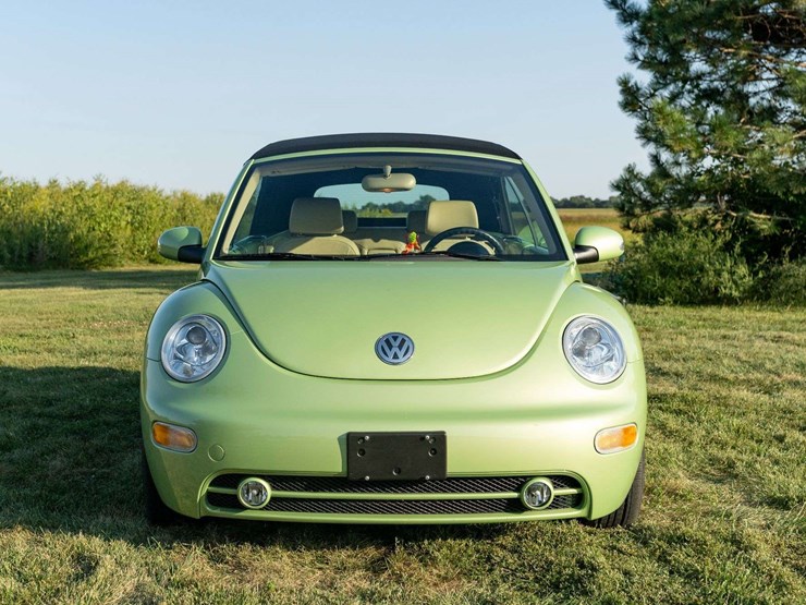 2005-volkswagen-new-beetle-gls-convertible-16,500-original-miles-image-12