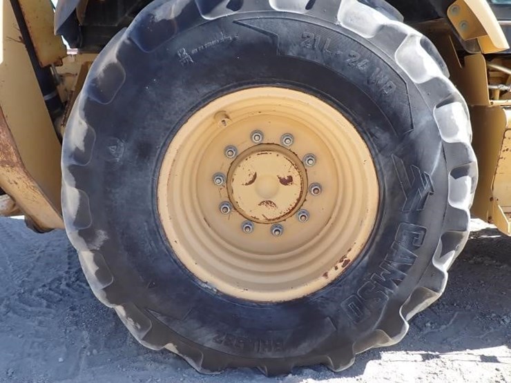 caterpillar-450e-image-12
