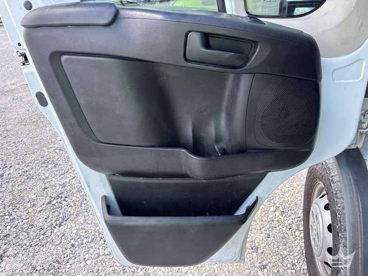 2018-ram-promaster-2500-image-15