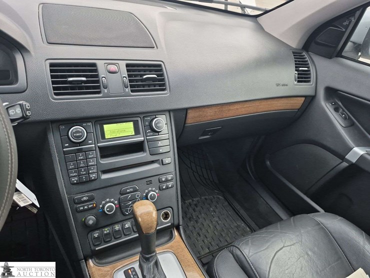 2012-volvo-xc90-image-12