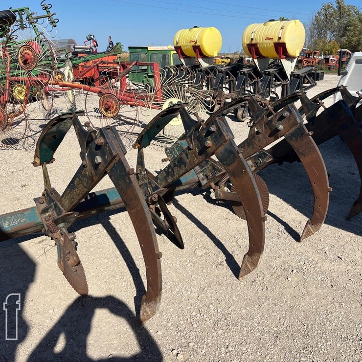 EAGLE TILLAGE PLOW 8070
