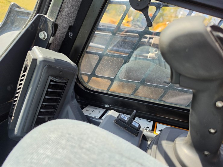deere-333g-image-40