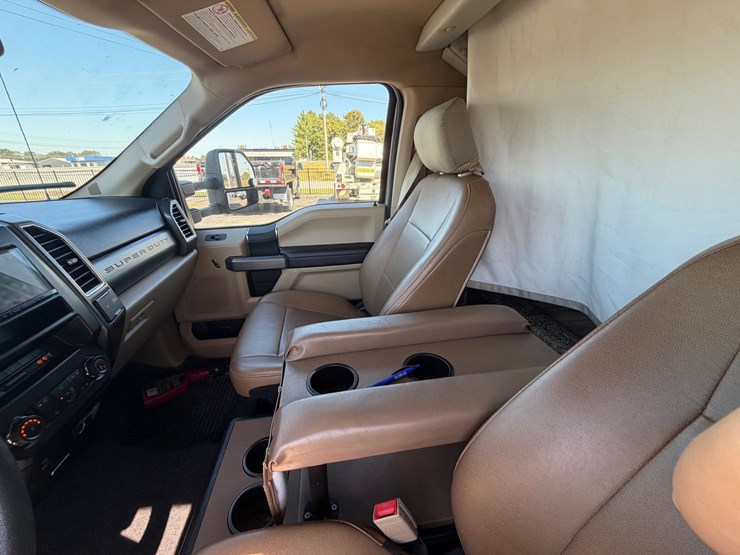 2018-ford-f550-image-28