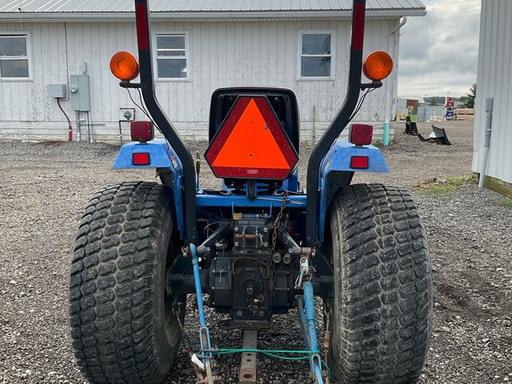 new-holland-t1520-image-3