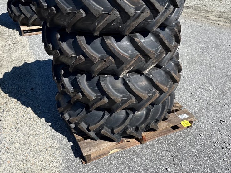 #1069-•-john-deere-r1-ag-tires-with-rims-image-2
