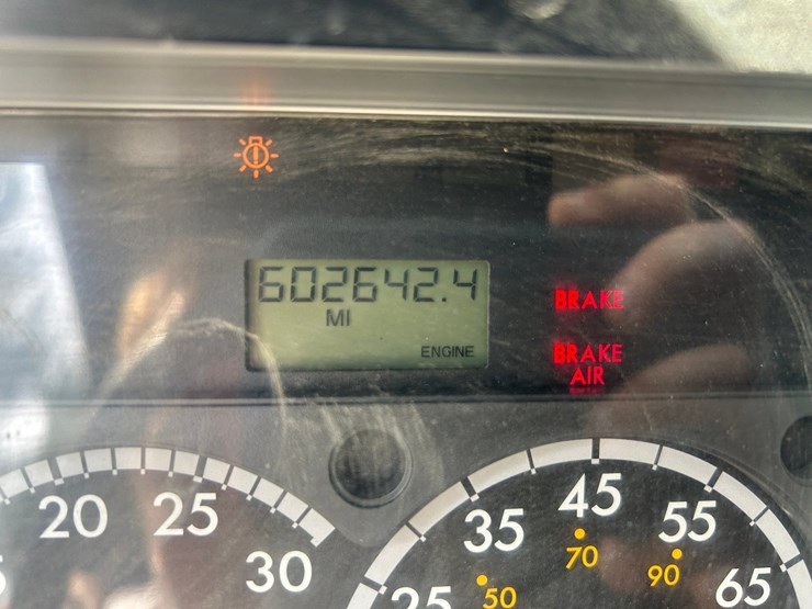 2016-freightliner-cascadia-125-image-94