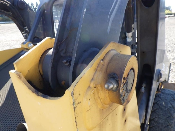 deere-318g-image-13
