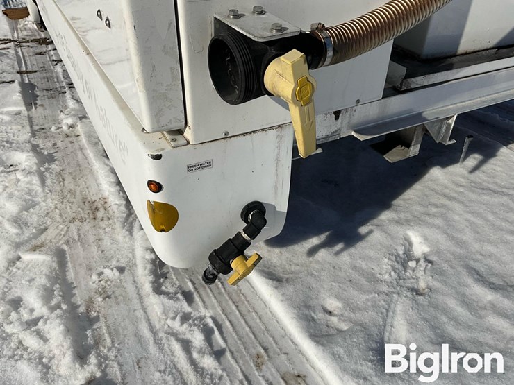 brand-fx-fiberglass-fertilizer/sprayer-truck-body-image-9