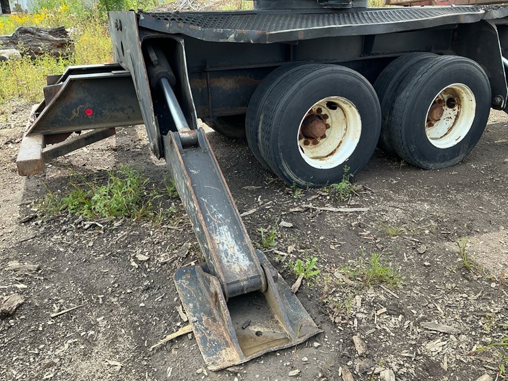 deere-335c-image-43