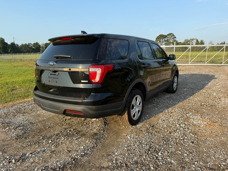 2018-ford-explorer-image-3