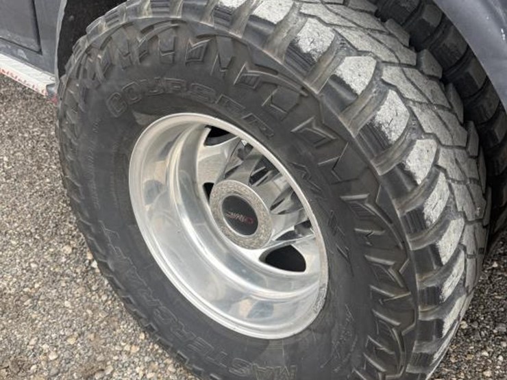 2011-chevrolet-silverado-3500-image-22