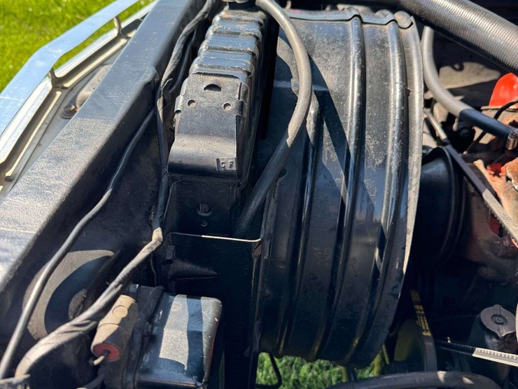 1961-chevrolet-impala-convertible-unrestored-original-image-91
