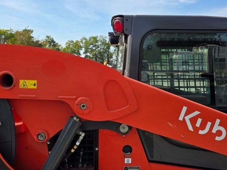2025-kubota-ssv75-image-16