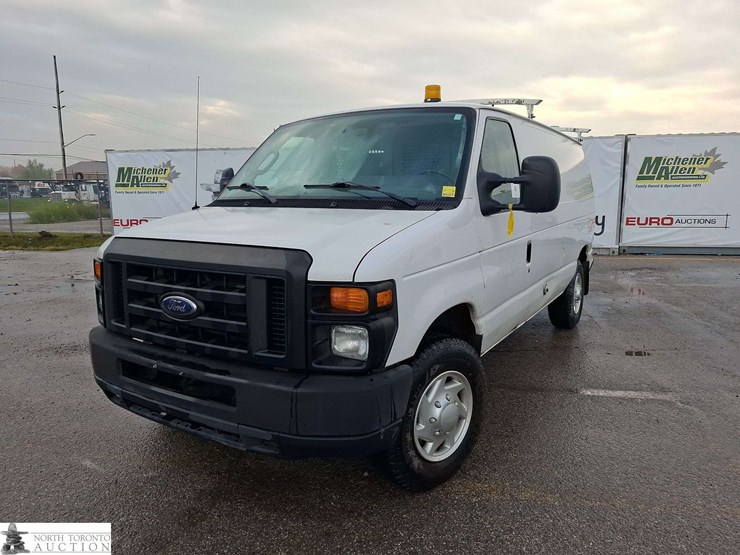 2011-ford-cargo-image-1