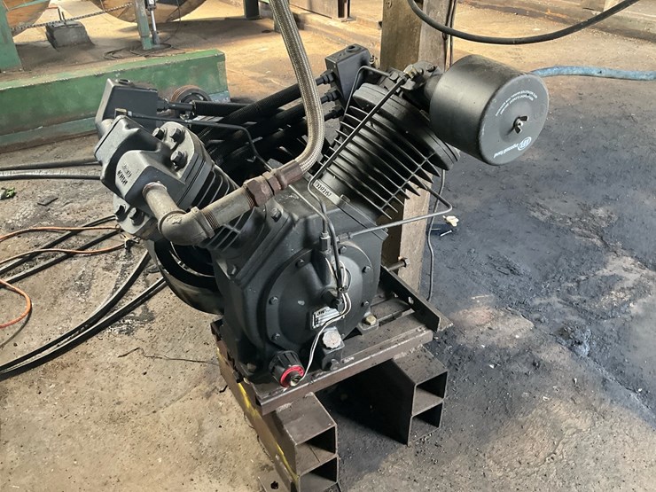 #157-•-ingersoll-rand-7100-industrial-air-compressor-pump-image-2