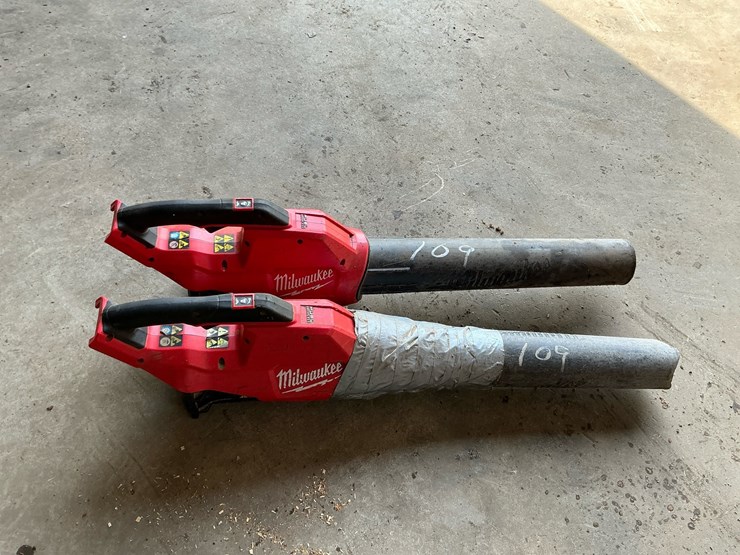 #109-•-(2)-milwaukee-m18-fuel-2724-20-cordless-handheld-blowers-image-3