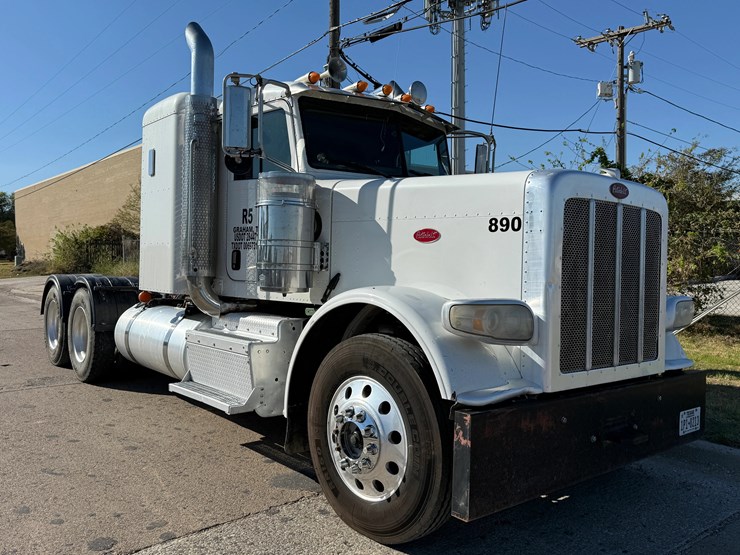 2016-peterbilt-389-image-2
