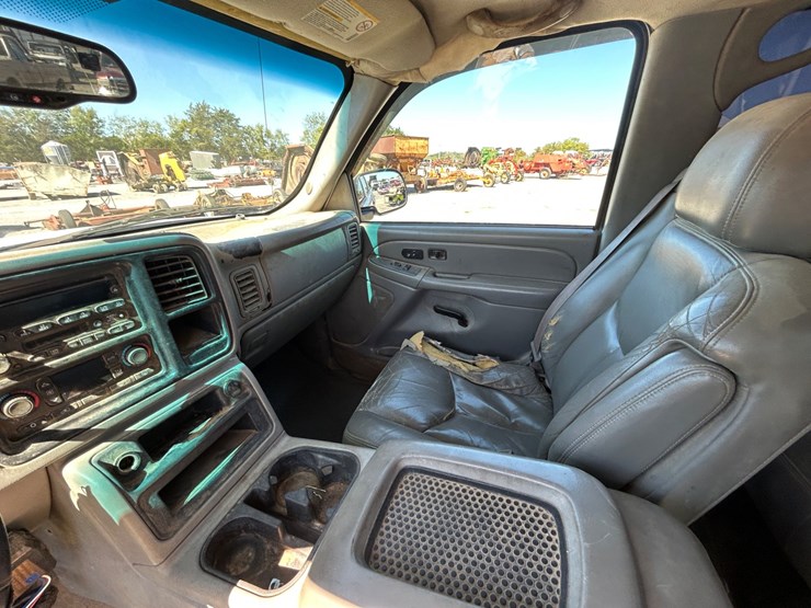 2004-chevrolet-2500-image-12