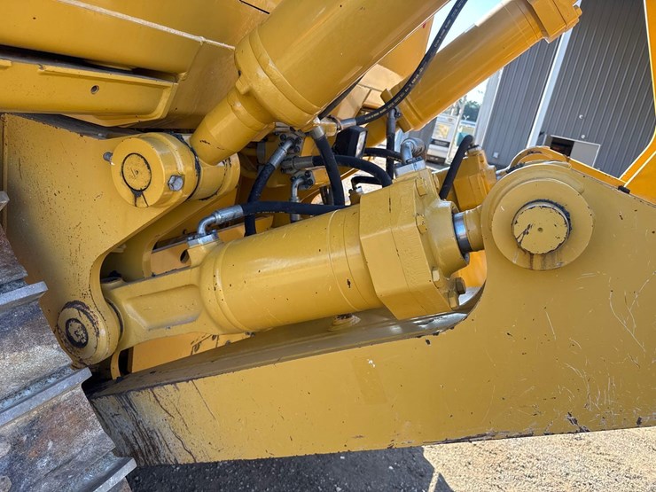 2019-caterpillar-d8t-image-25