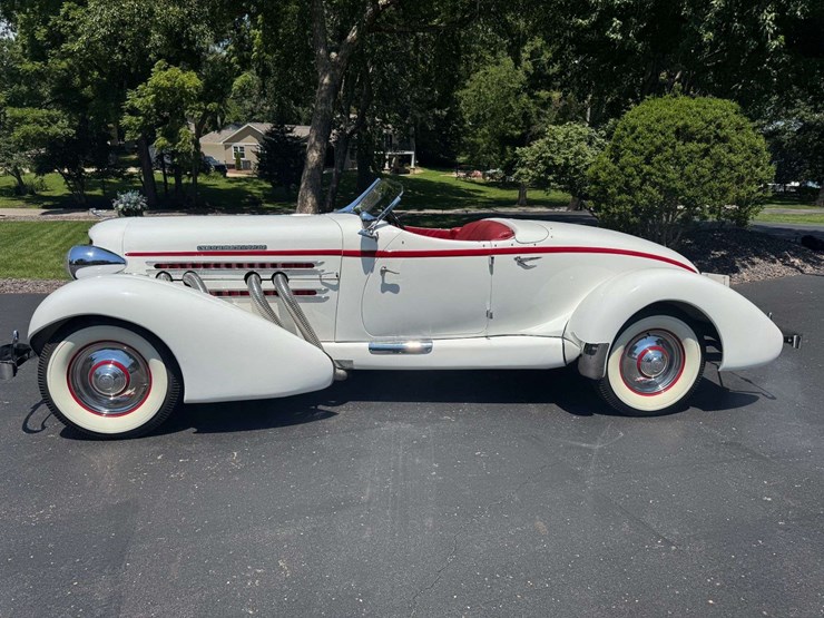 1936-auburn-852-supercharged-boattail-speedster-image-15