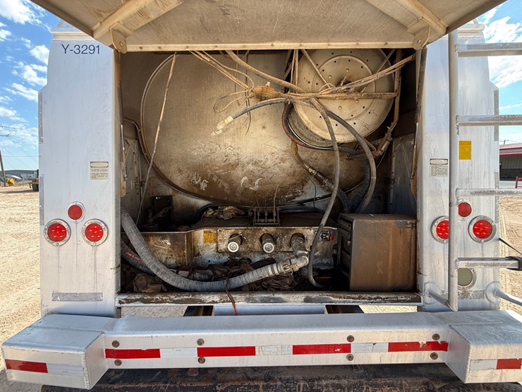 2008-peterbilt-389-image-10