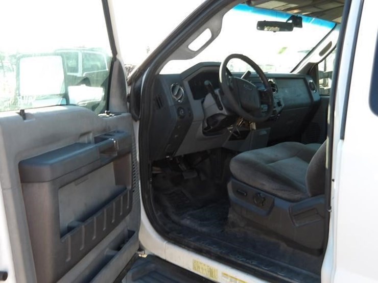 2011-ford-f550-image-22