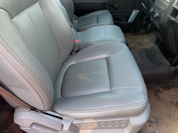 2014-ford-f150-xl-image-40