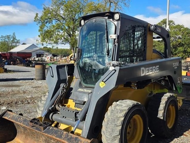 2015-deere-326e-image-33