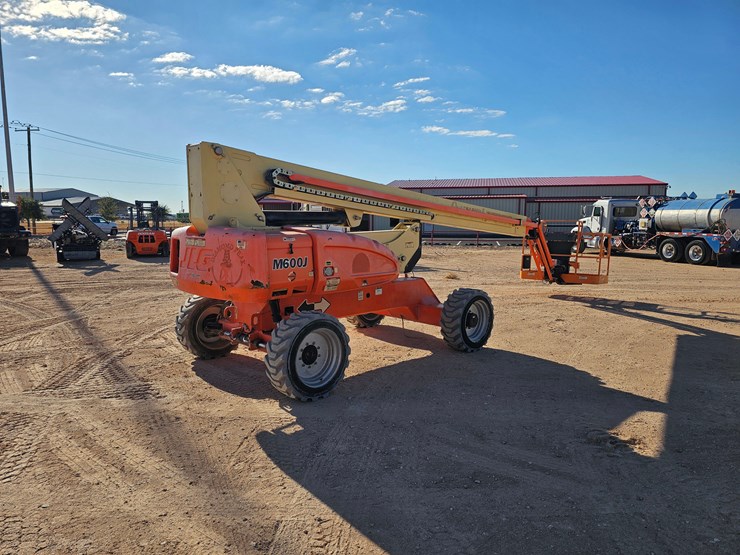 2017-jlg-m600j-image-3