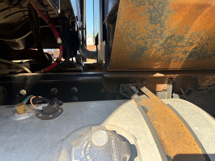 2016-freightliner-114sd-image-33