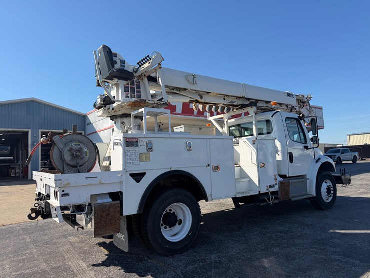 2019-freightliner-m2-106-image-5