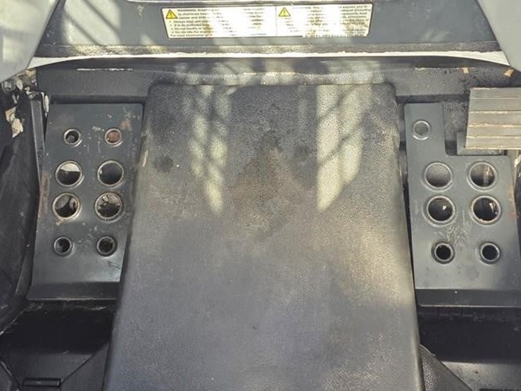 2023-bobcat-s740-image-48