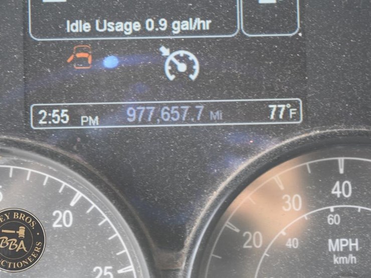 2014-peterbilt-579-image-43