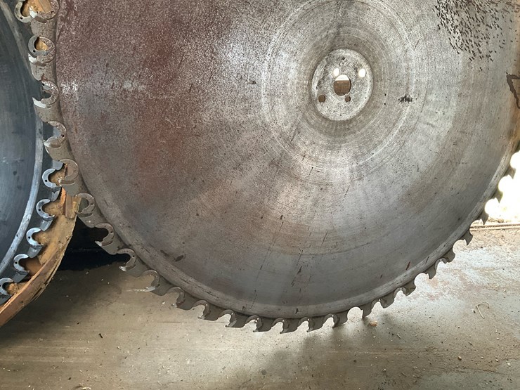 #138-•-56”-insert-tooth-circular-sawmill-blade-image-3