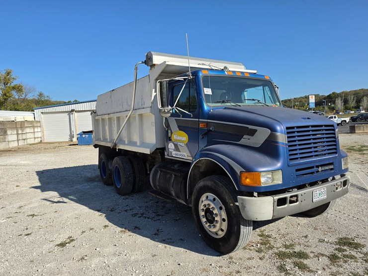 1996-international-8100-image-17