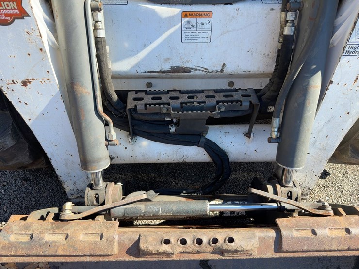 2016-bobcat-s850-image-10