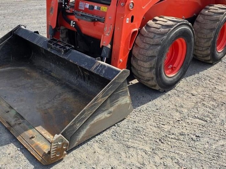 2025-kubota-ssv75-image-32