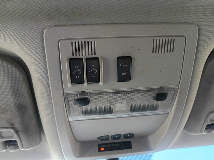 2010-chevrolet-suburban-image-47